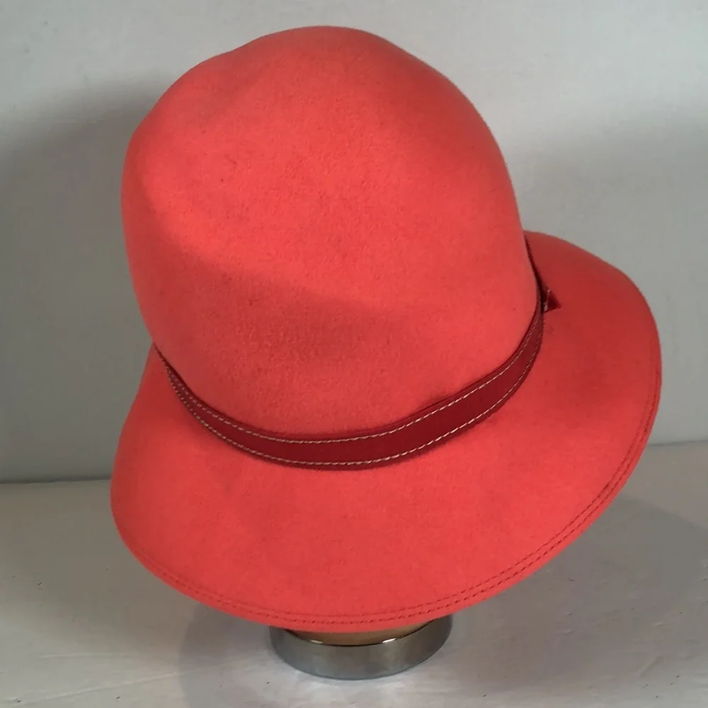 Vintage Georgi Womens Hat Peach Wool Felt with 1/2